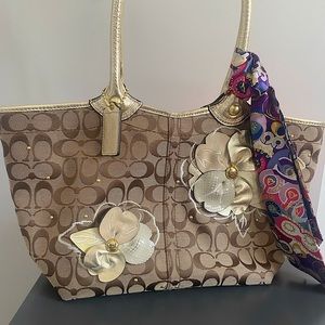 🌸NWOT AUTHENTIC COACH SIGNATURE BLEECKER FLORAL BAG 🌸